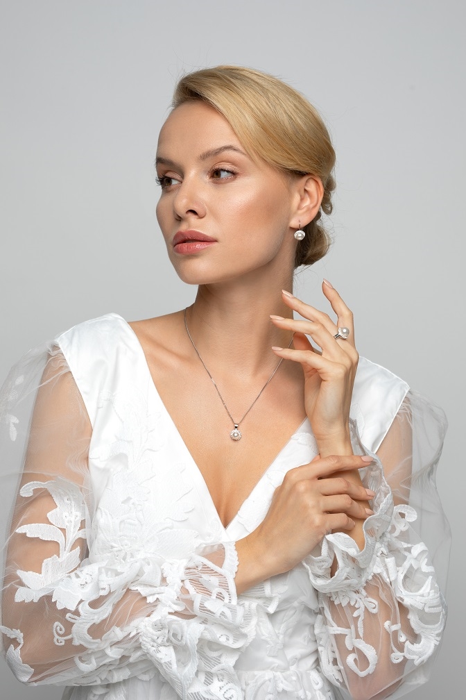 Sada šperkov s krištáľmi Swarovski náušnice a prívesok biela perla okrúhle 39091.1