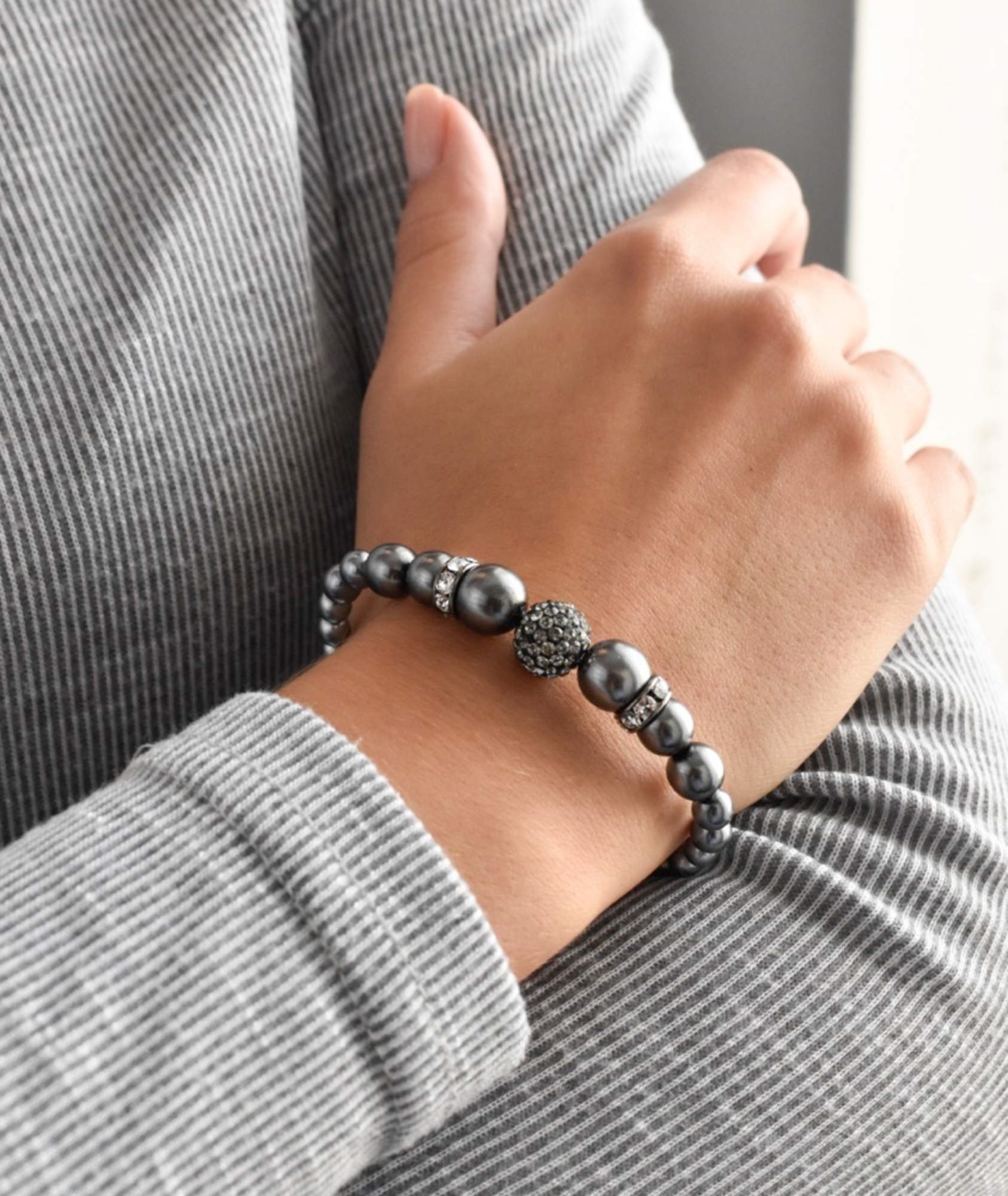 Perlový náramok šedý s Preciosa kryštály 33062.3