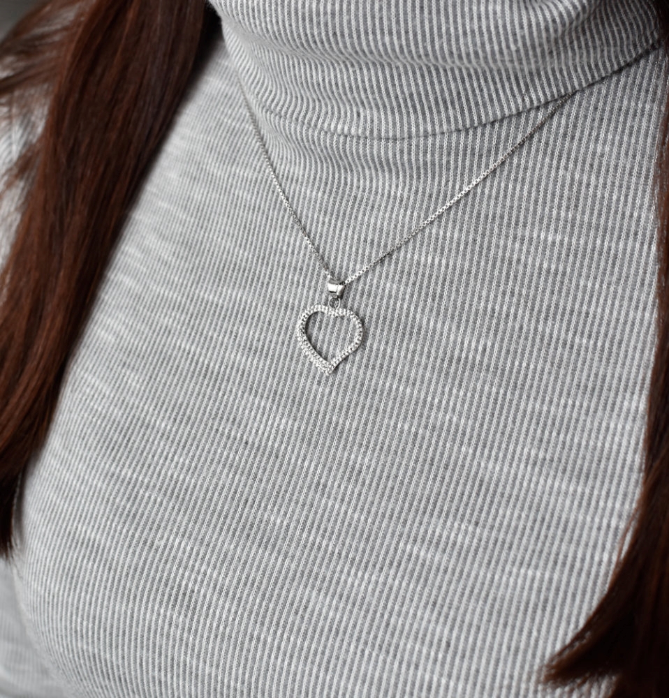 Strieborný prívesok s krištáľmi Swarovski biele srdce 34093.1