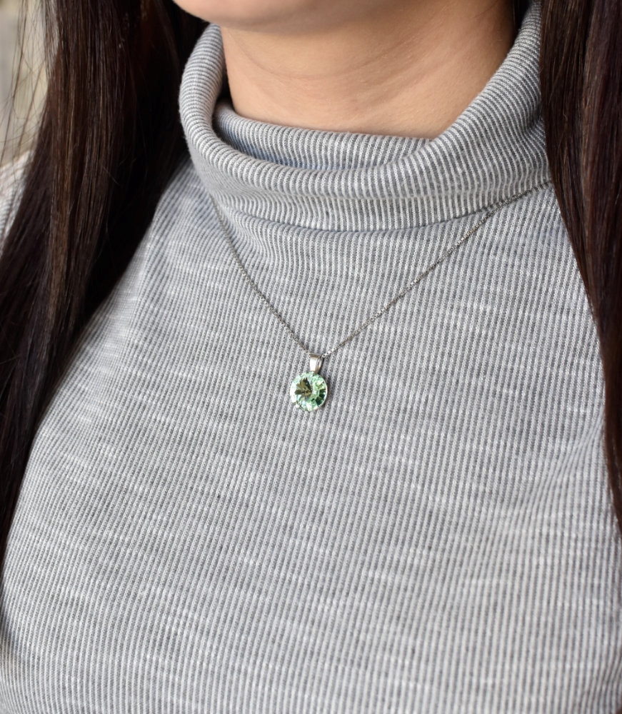 Strieborný prívesok s krištáľmi Swarovski zelený okrúhly-rivoli 34112.3