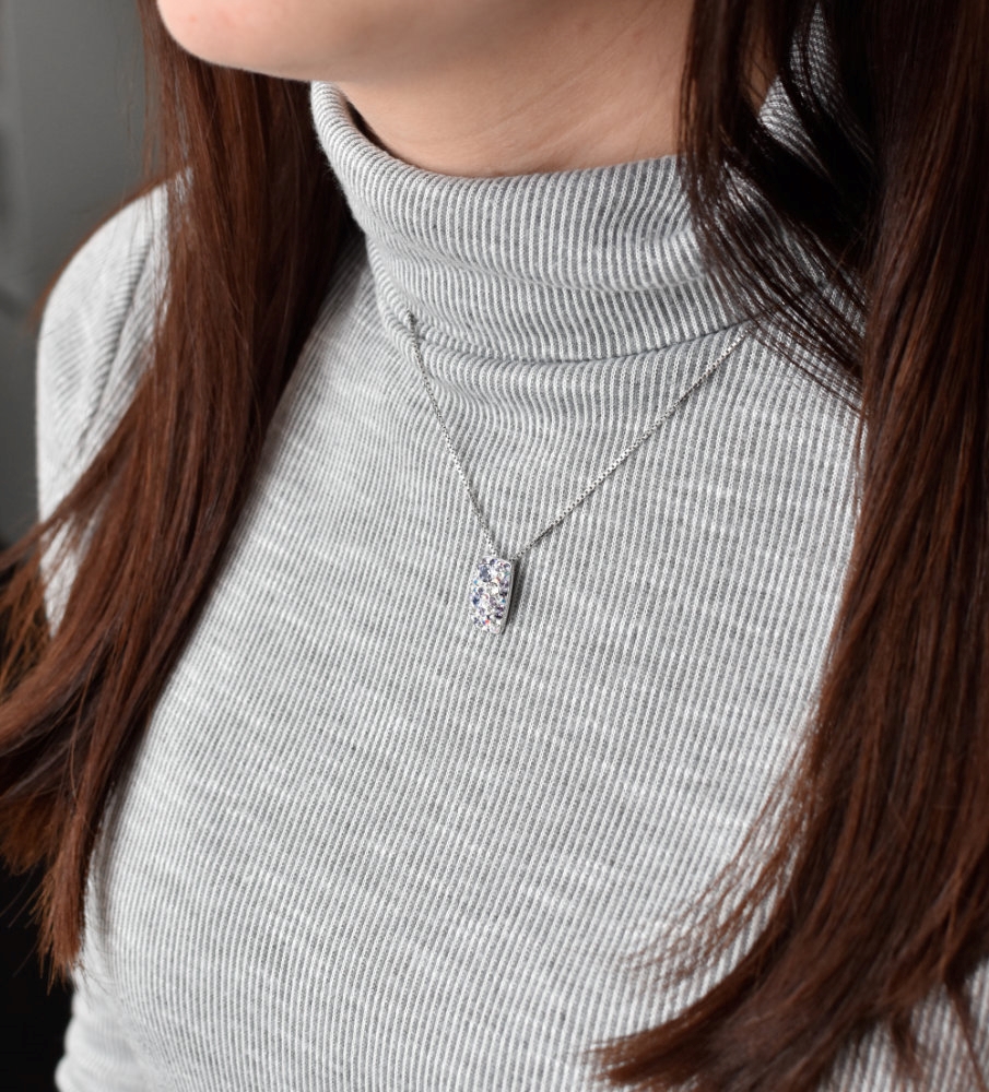 Strieborný prívesok s krištáľmi Swarovski fialový obdĺžnik 34194.3