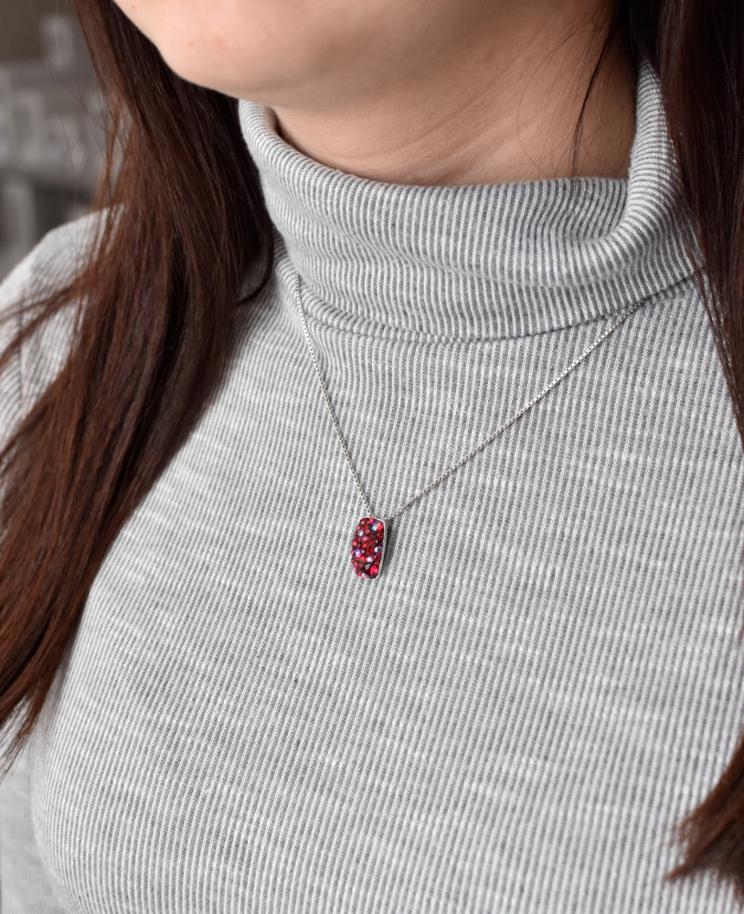 Strieborný prívesok s krištáľmi Swarovski červený obdĺžnik 34194.3 cherry