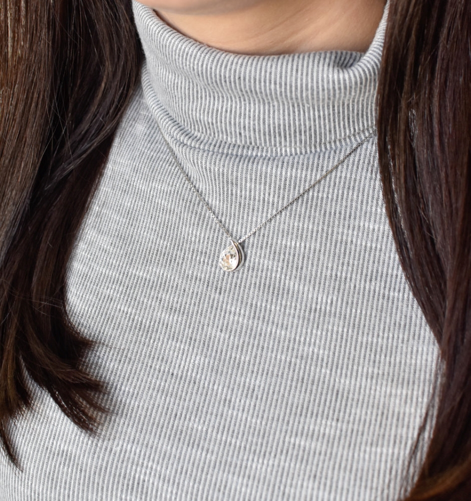 Strieborný prívesok s krištálom Swarovski biela slza 34233.1