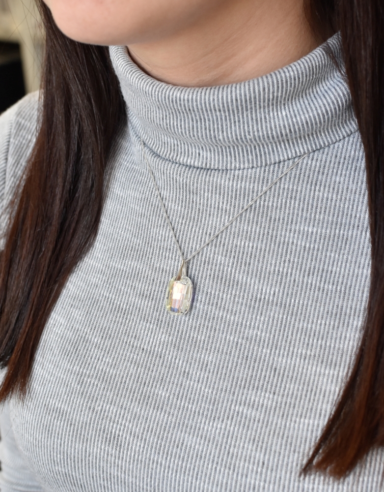 Strieborný prívesok s krištálmi Swarovski ab efekt obdĺžnik 34254.2