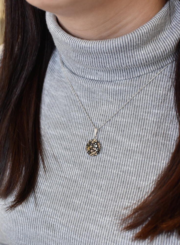 Strieborný prívesok s krištálmi Swarovski mix farieb okrúhly 34225.4 colorado