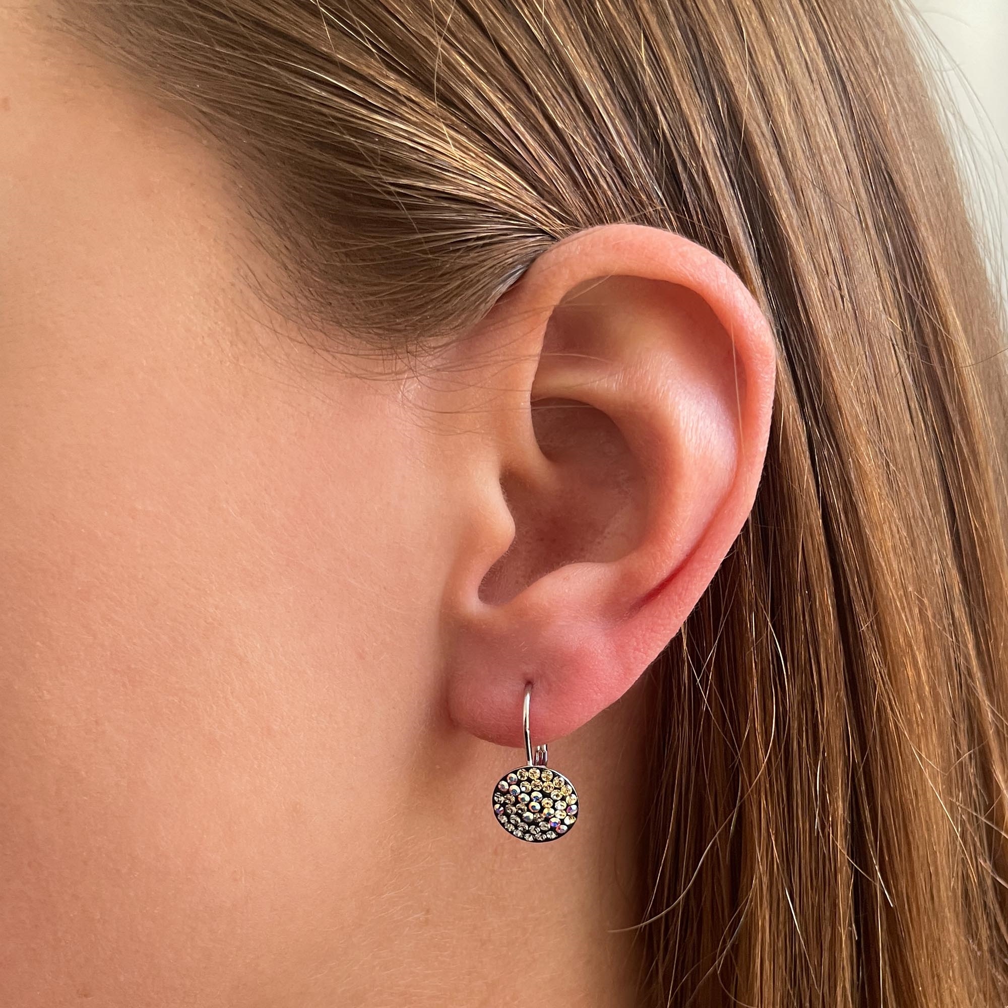 Strieborné náušnice visiace s kryštálmi Swarovski mesačné jemné 31315.3 moonlight